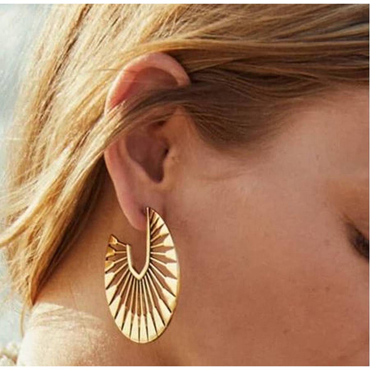High Quality Hoop Elegant Stylish Fashionable Earring – Earrings Online in Pakistan | Hanaya