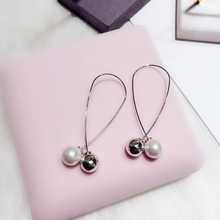 Wire Bend Classy Fish-Shaped Trendy Earrings – Earrings Online in Pakistan | Hanaya