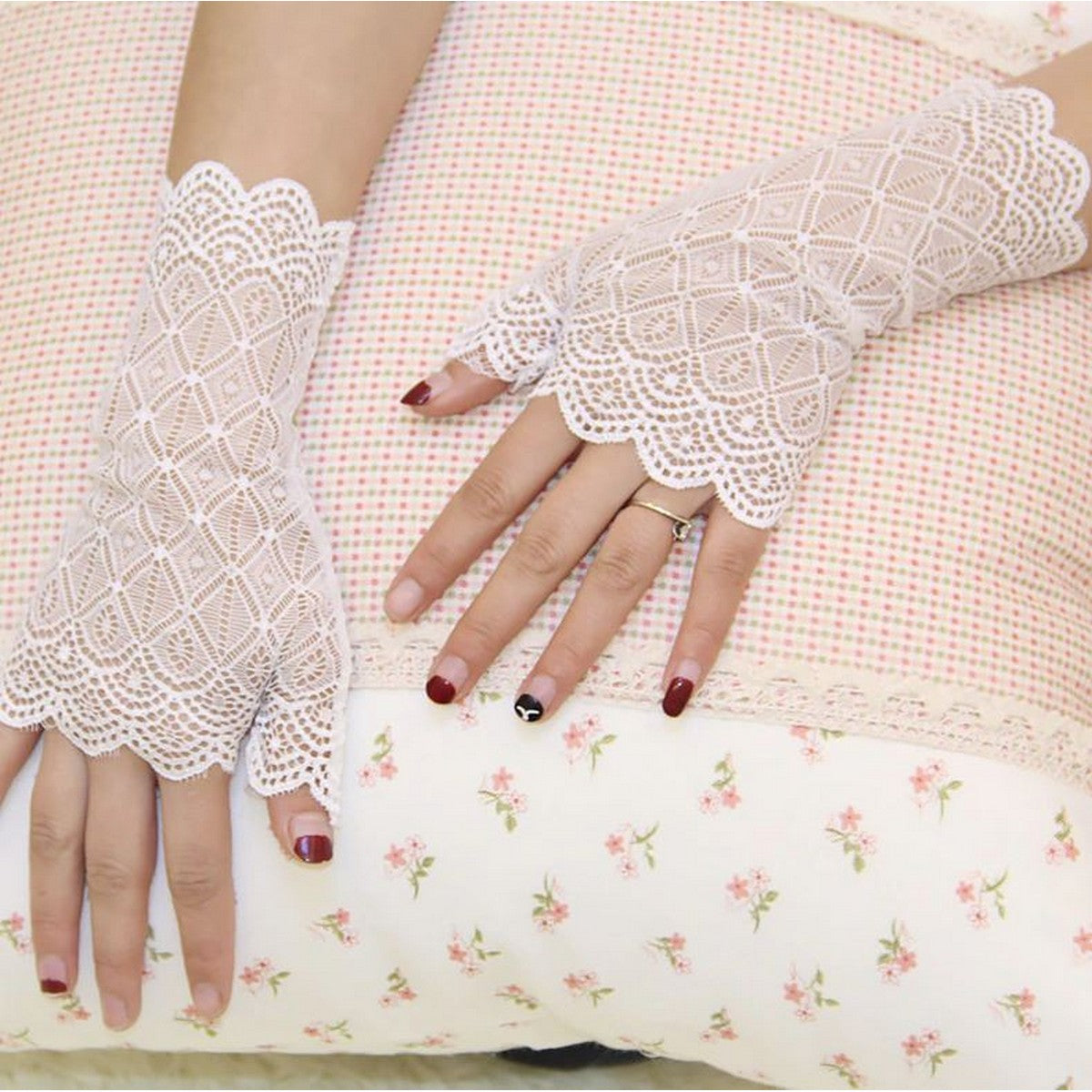 Trendy Fishnet Lace Long Fingerless Gloves for Women – Trendy UV Protection Driving Mittens, Hijab-Friendly Fashion – Clos...