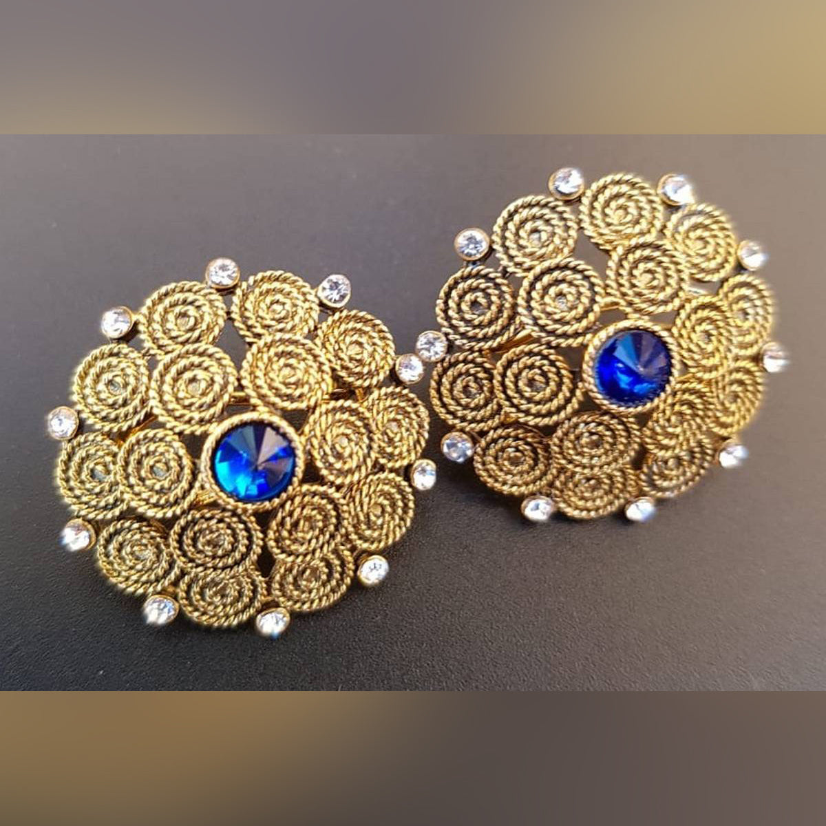 Trendy 1 Inch Flower Unique Shape Fashionable Classy Earring – View 4 – Earrings | Hanaya Pakistan
