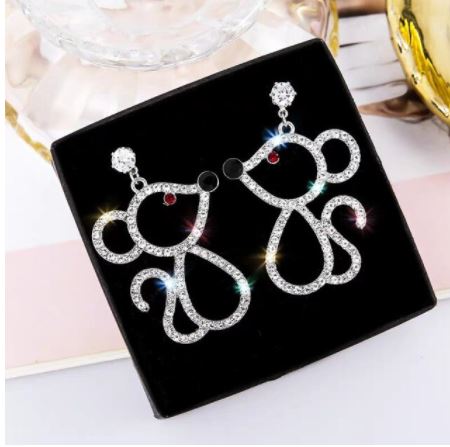 Trendy Crystal Female Classy Earrings – Earrings Online in Pakistan | Hanaya