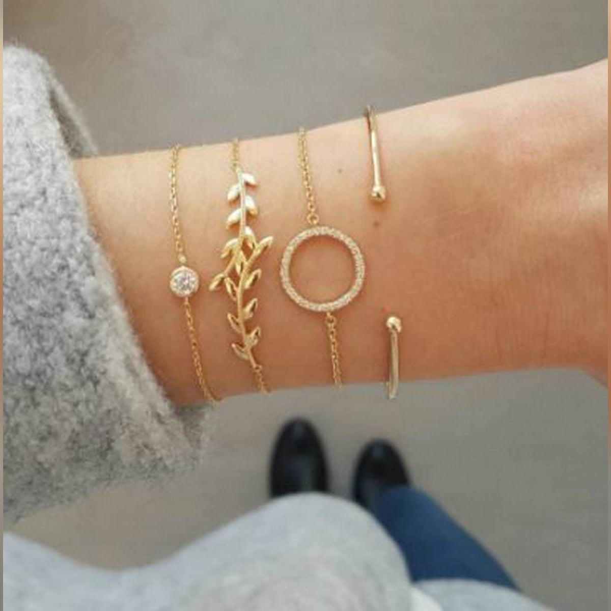 High Class 4 Pieces Royal Elegant Princess Charm Bracelet – bracelet Online in Pakistan | Hanaya