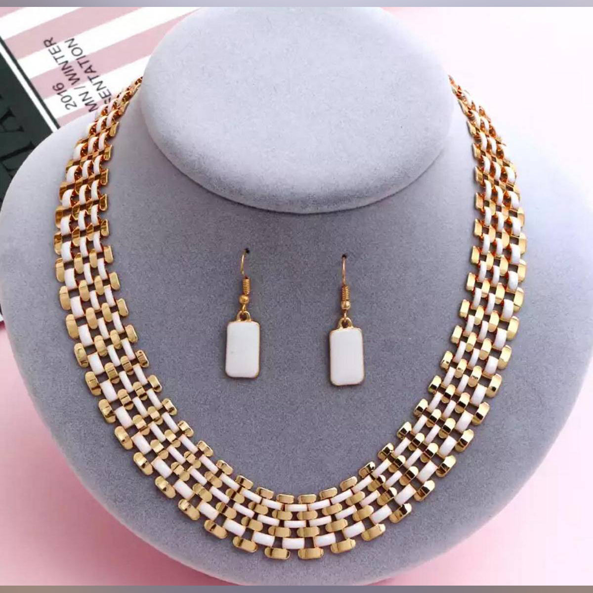 Fashionable Classy Party Light Weight Party Wedding Jewelry Set For Women – Accessories Online in Pakistan | Hanaya