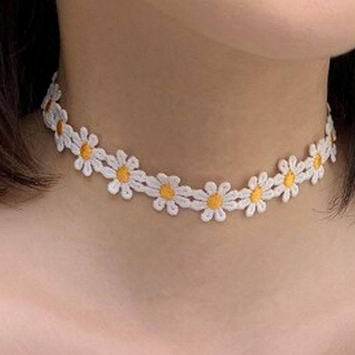 Trendy Lace Flowers Love Classy Elegant Necklace – Accessories Online in Pakistan | Hanaya
