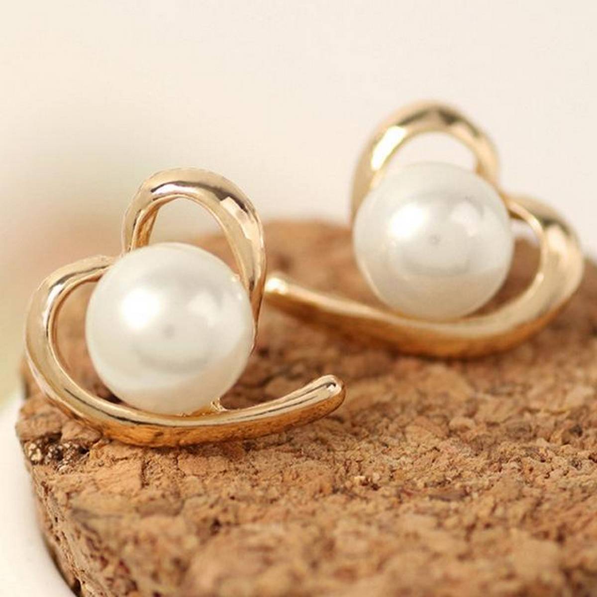Wire-Bend Imitation Pearl Heart Small Earring Love Golden Ear Stud Jewelry – Earrings Online in Pakistan | Hanaya