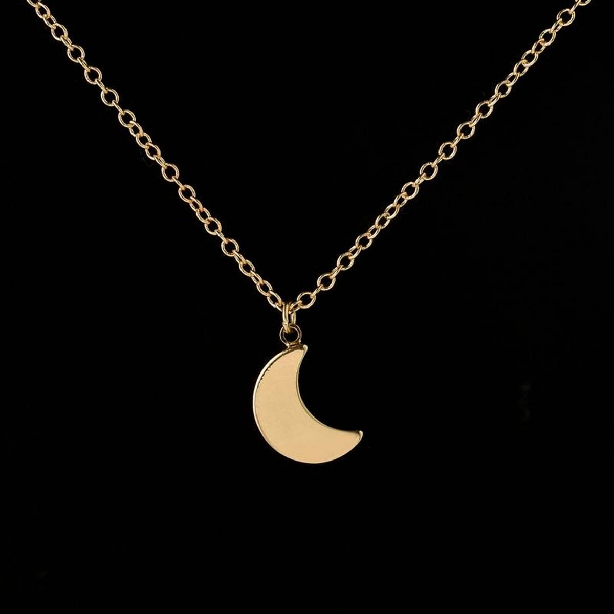 Crescent Moon Necklace Half Moon Pendant – Close Up – Accessories | Hanaya Pakistan