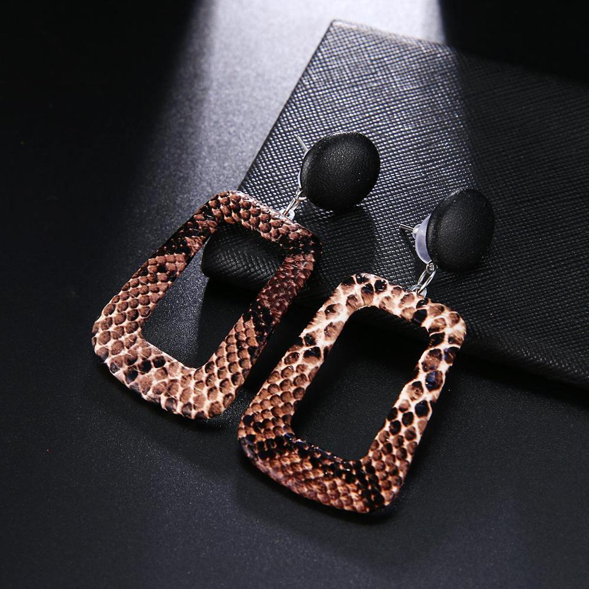 Shop Now Elegant Faux-Leather Design Trendy Earring – Earrings Online in Pakistan | Hanaya