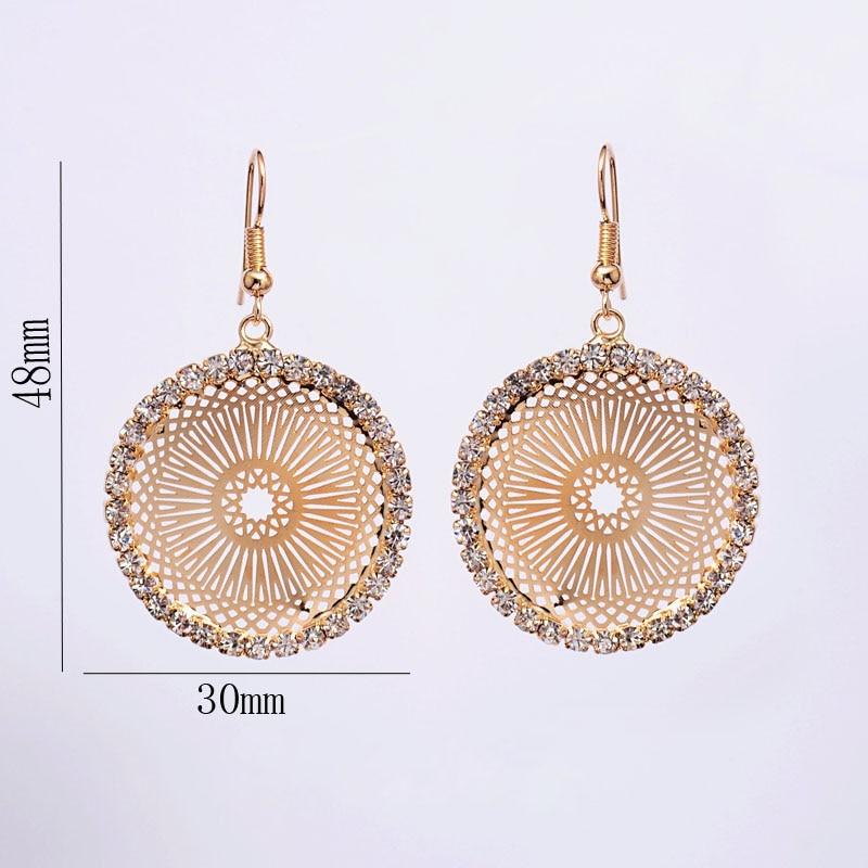 Vintage Round Crystal Carved Flower Necklace Earrings Jewelry Set for Women – Close Up – Accessories | Hanaya Pakistan