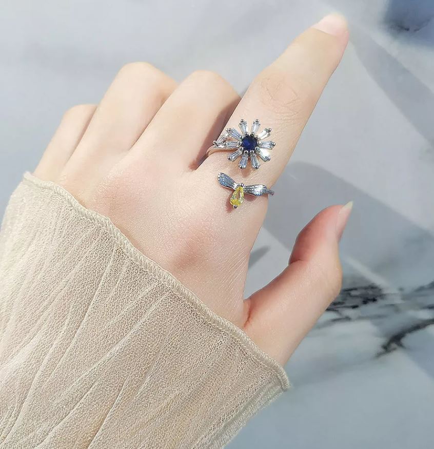 ROTATABLE Adjustable Silver Zircon Flower Ring for Women Anti Anxiety Rings– One Size Fashion Jewelry for Party, Wedding, Gift & Daily Wear – Image 2 of 2