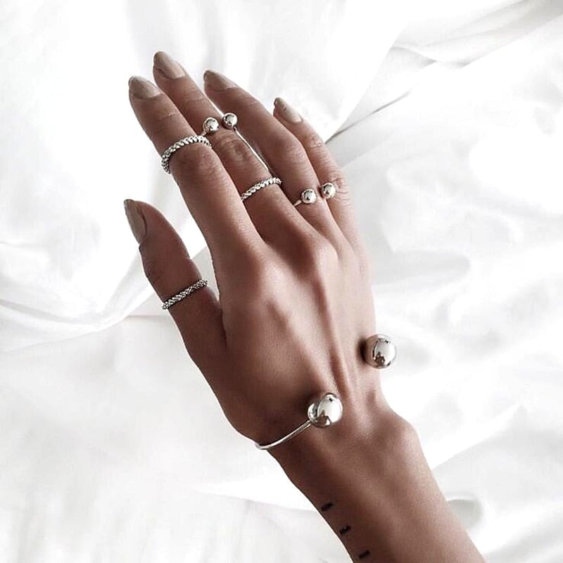 Trendy Shinny Bling Thing Elegant Ring Set For Trendy Ladies FREE Bracelet – Close Up – Accessories | Hanaya Pakistan