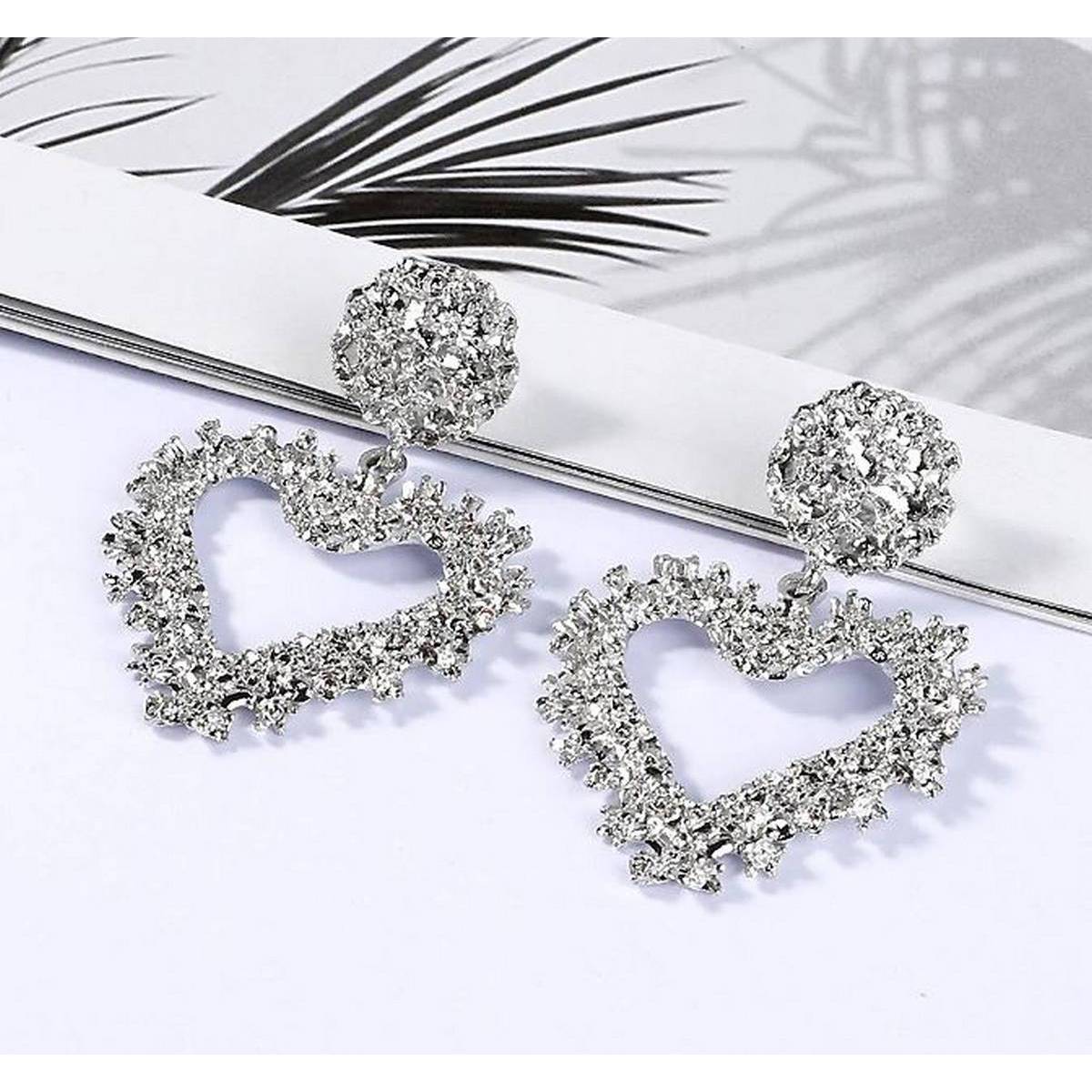 Classy Heart Elegant Stylish Earrings for Women – Close Up – Earrings | Hanaya Pakistan