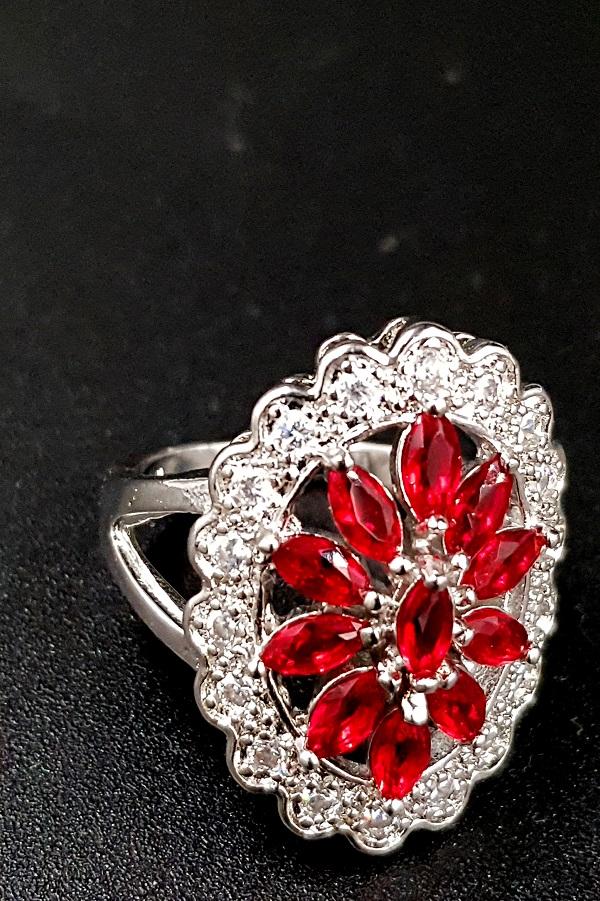 High Class Trendy Shinny Crystal Fashion Jewelry Ring – Image 2 of 2