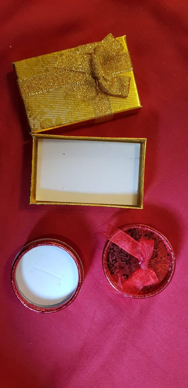 Imported Pack of 2 Random Color Jewellery Set & Ring Gift box – Accessories Online in Pakistan | Hanaya