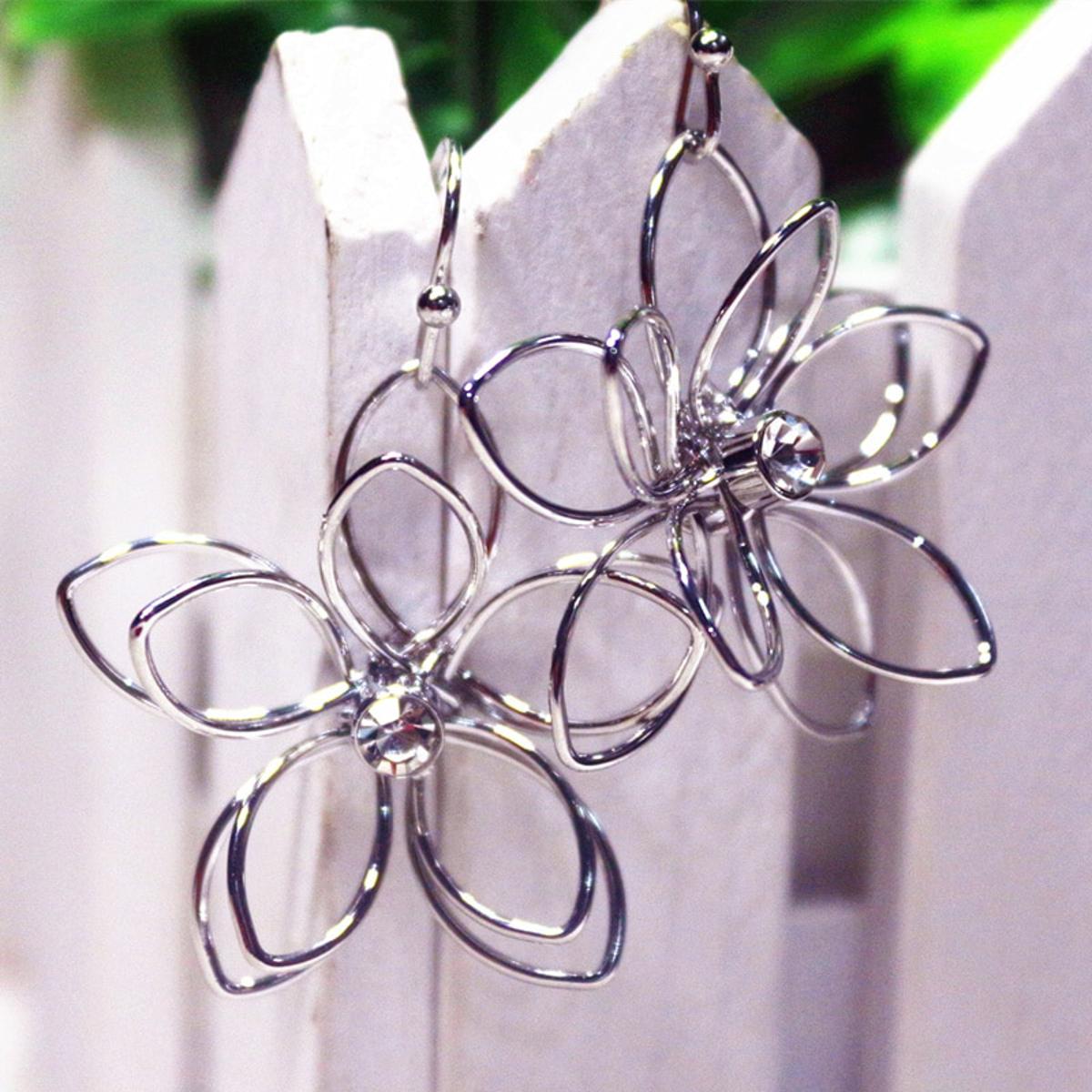 Golden Star Earrings – Trendy & Elegant Jewelry for Women and Girls – Close Up – Earrings | Hanaya Pakistan