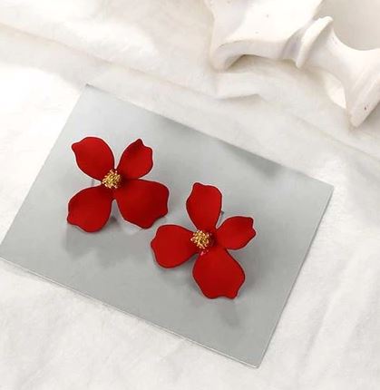 Trendy Flower Stud Earrings Female Statement Earrings for Girls – View 7 – Accessories | Hanaya Pakistan