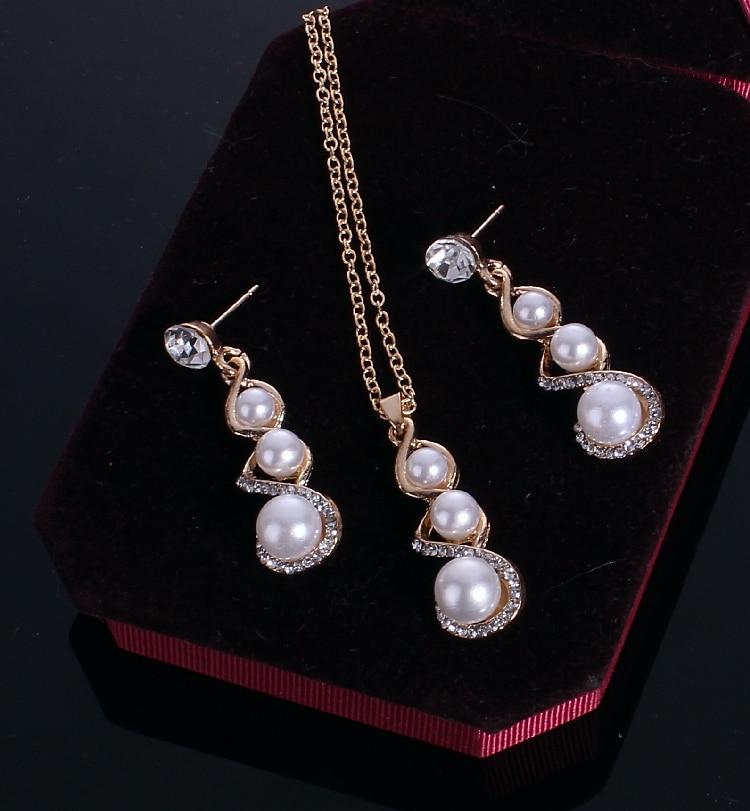 Trend Setter Elegant Royal Classy Fashion Tassel Jewelry Set – Accessories Online in Pakistan | Hanaya