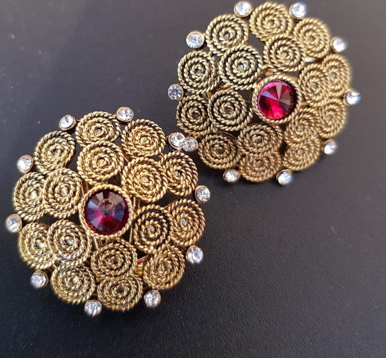 Trendy 1 Inch Flower Unique Shape Fashionable Classy Earring – Close Up – Earrings | Hanaya Pakistan