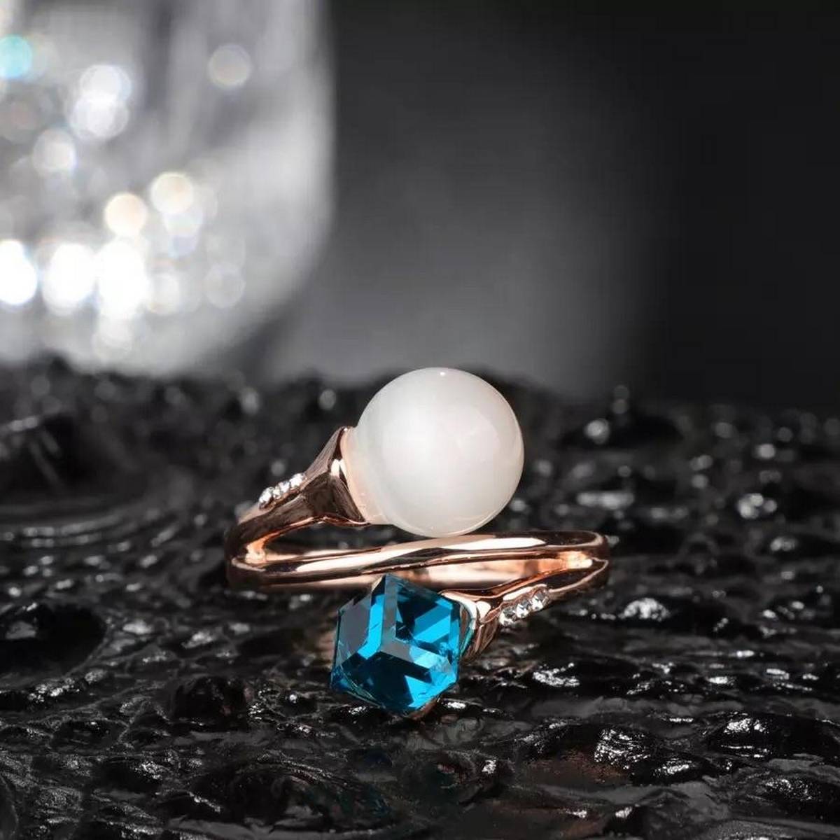 Trendy Big Stone Crystal Classy Ring – Accessories Online in Pakistan | Hanaya
