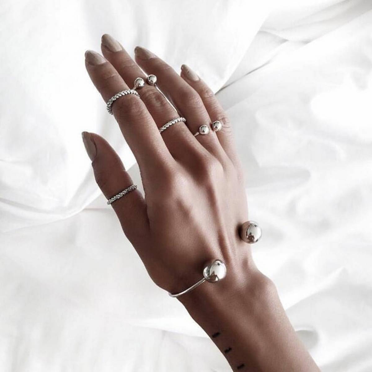 Trendy Shinny Bling Thing Elegant Ring Set For Trendy Ladies FREE Bracelet – Accessories Online in Pakistan | Hanaya