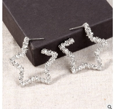 Korean Star Elegant Earrings – Trendy & Exquisite Fashion Jewelry for Women – Close Up – Earrings | Hanaya Pakistan
