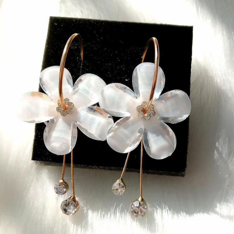 High Quality Flower Petal Crystal Elegant Earring – Image 3 of 4