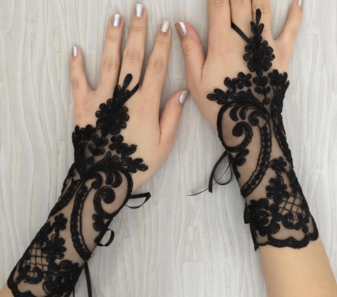 Fishnet Lace Hollow Till Wrist Elasticity Gloves Fashionable Women Gloves