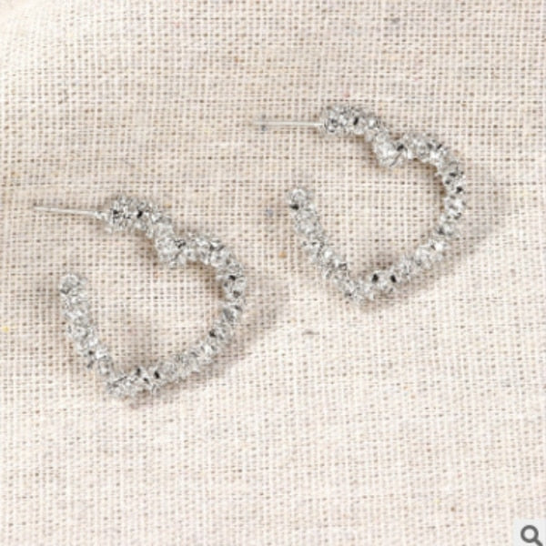 Classy 3 CM Small Heart Trendy Elegant Earrings – Close Up – Earrings | Hanaya Pakistan