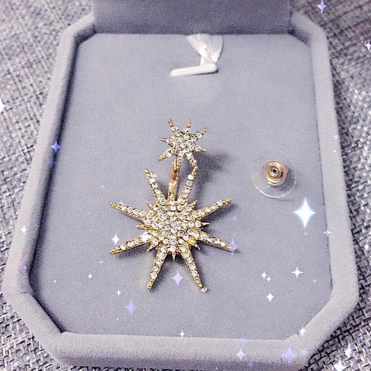 Fully Crystals Zircon Star Sparkling Earring Vintage For Women -FREE Gift Box – Earrings Online in Pakistan | Hanaya