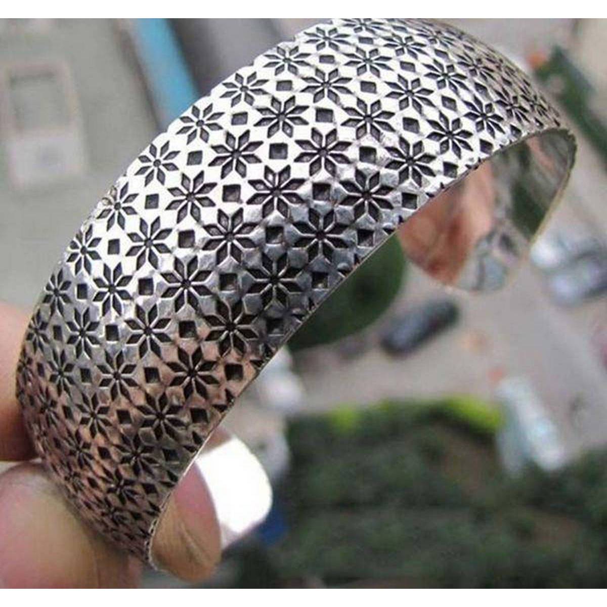 Delicate adjustable bracelet for girls — personalized name charm, cute and stylish jewelry gift