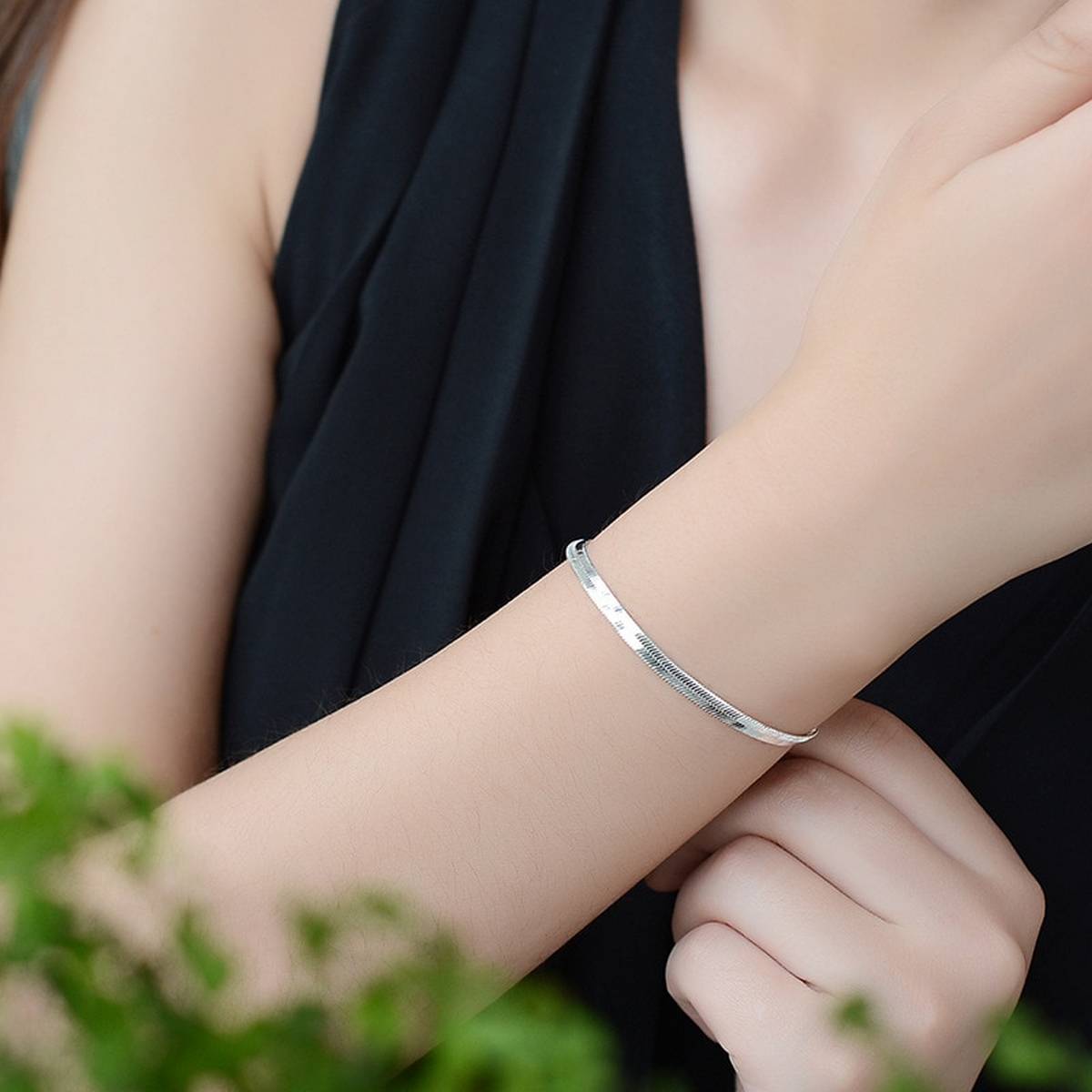 Trendy Metal Snake Bracelet – bracelet Online in Pakistan | Hanaya