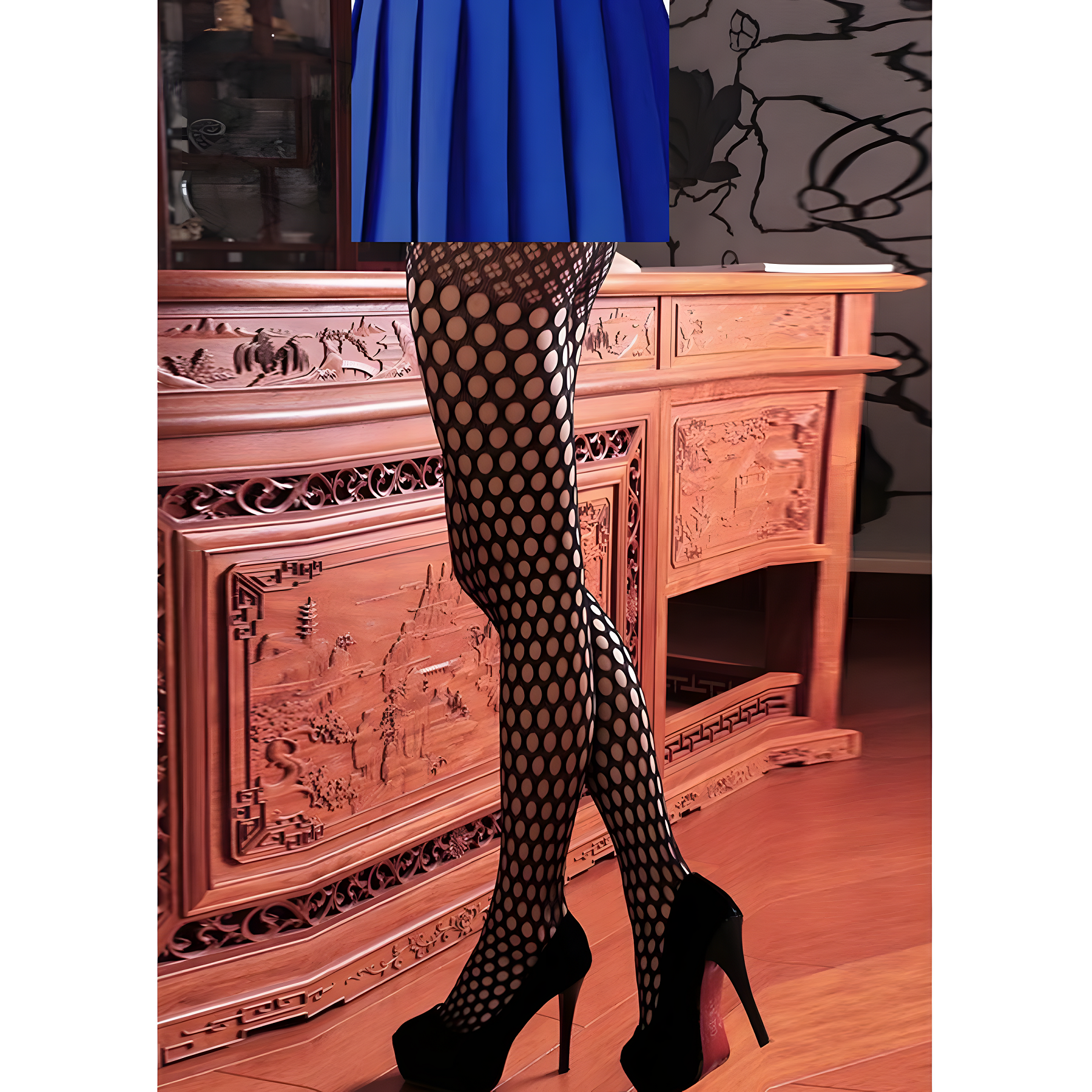 Women’s high waist leggings, slimming tights, sheer stockings, body shaping seamless legwear, workout and everyday wear leggings, breathable compression tights, stylish opaque stockings for Pakistani women