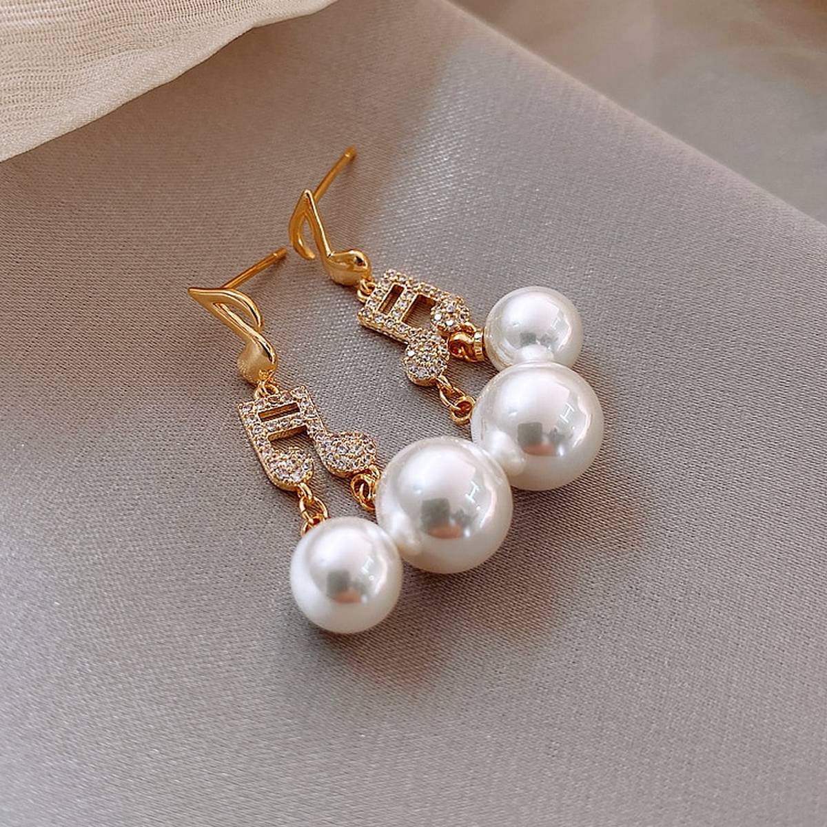 Pair Of Small High Quality Korean Pearls Musical Elegant Stylish Earring – Earrings Online in Pakistan | Hanaya