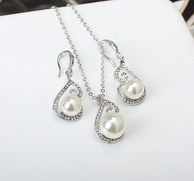 Trendy Classy Pearl Crystal Crystal Earring & Necklace Jewelry Set – Image 3 of 3