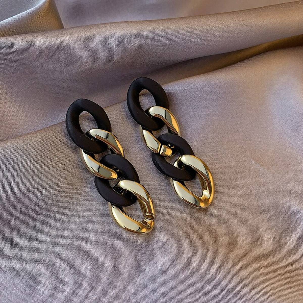 Lightweight Royal Party Trendy Earrings for Women – Earrings Online in Pakistan | Hanaya