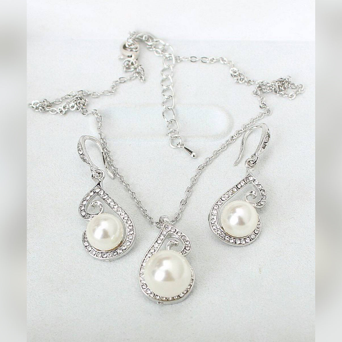 Trendy Classy Pearl Crystal Crystal Earring & Necklace Jewelry Set