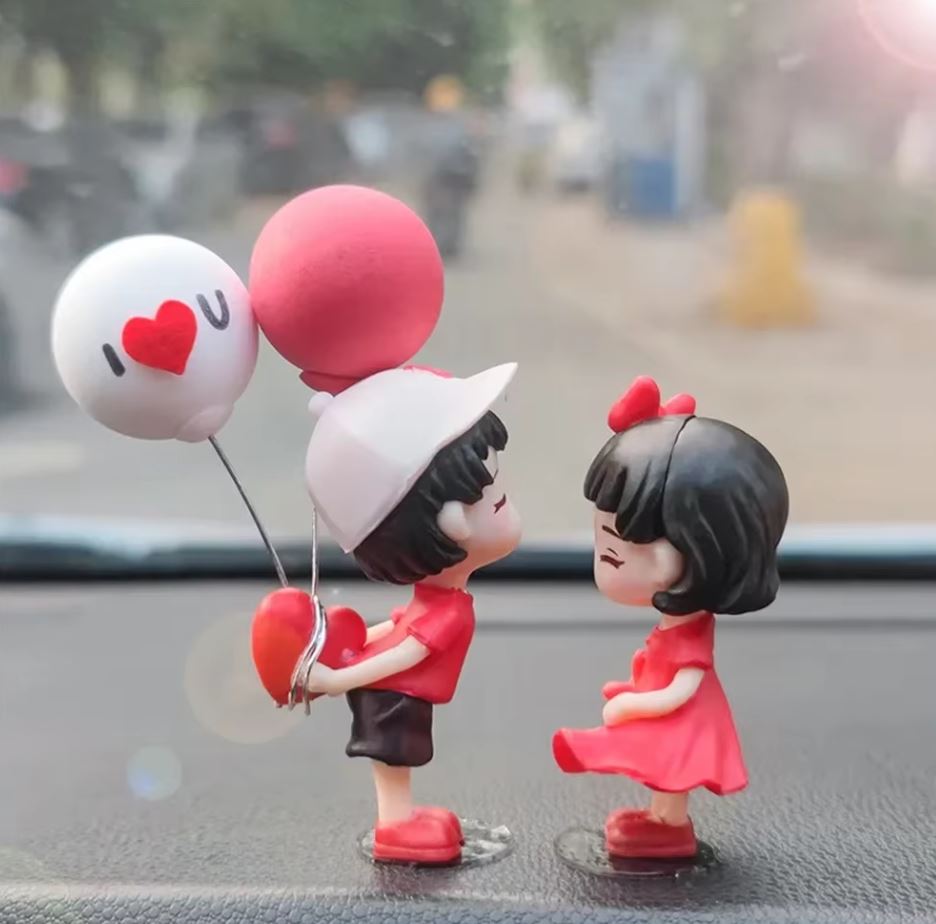 Cute Cartoon Couple Car Dashboard Ornament – Romantic Anime Action Figure | Kawaii Auto Interior Accessory | Gift for Couples, Lovers & Anime Fans