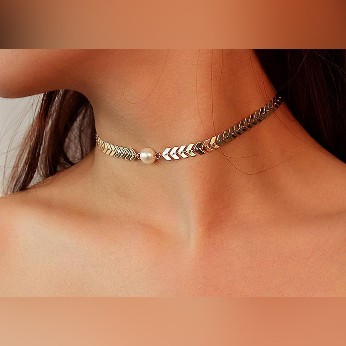 HS Classy Elegant Chain Necklace with Pearl – Close Up – Accessories | Hanaya Pakistan