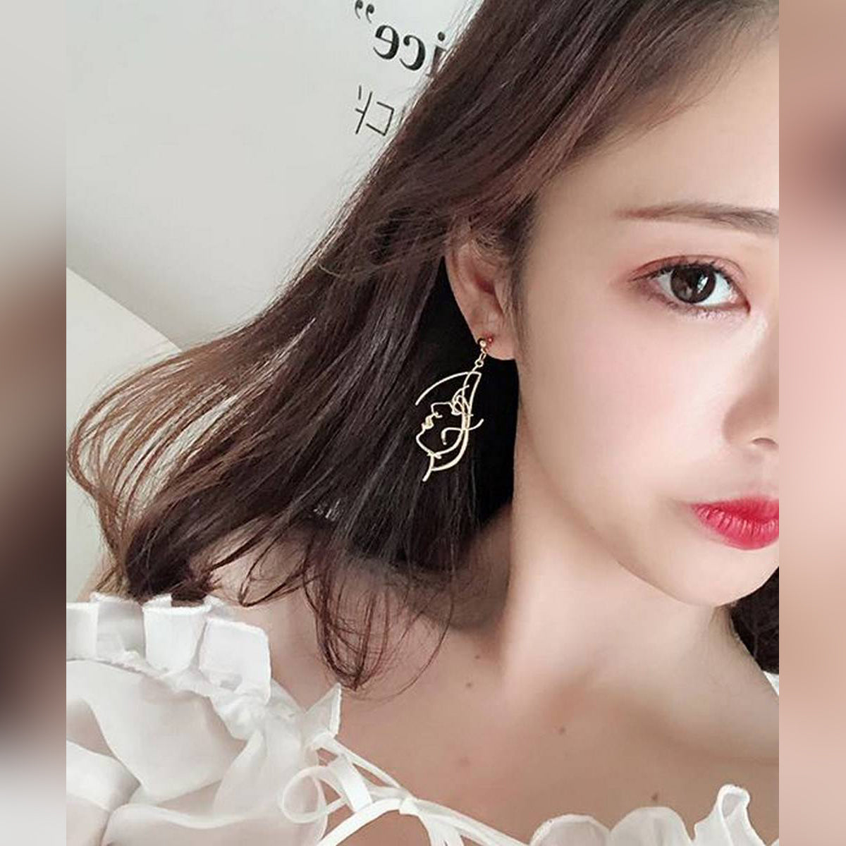Unique Fashionable Long Face Hanging Irregular Drop Earrings – Close Up – Earrings | Hanaya Pakistan
