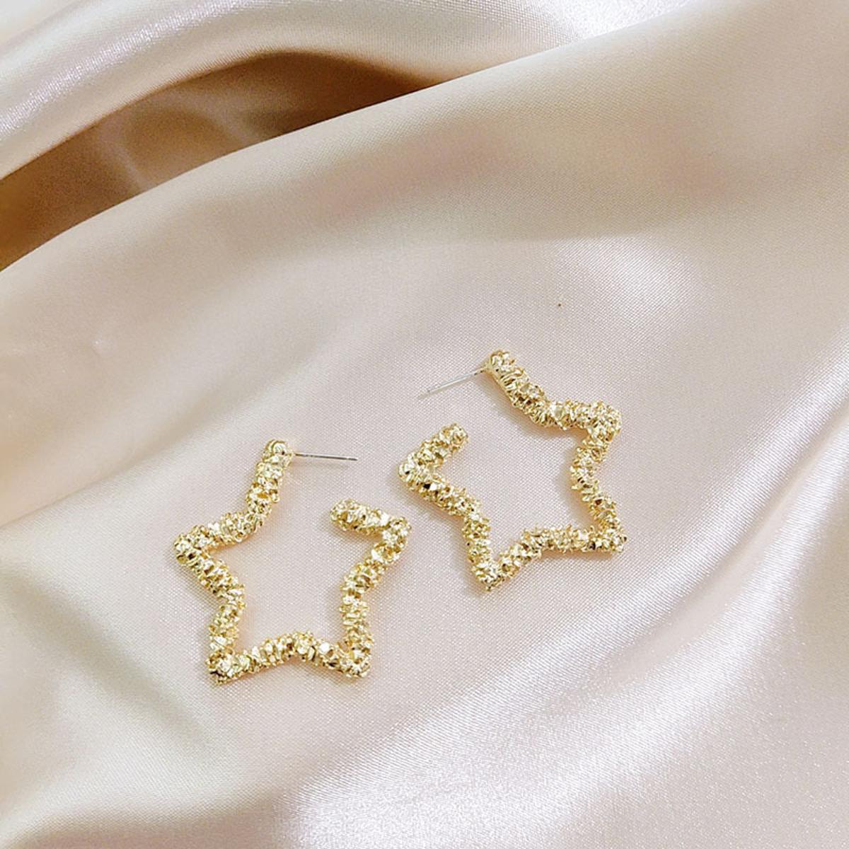 Korean Star Elegant Earrings – Trendy & Exquisite Fashion Jewelry for Women – Earrings Online in Pakistan | Hanaya
