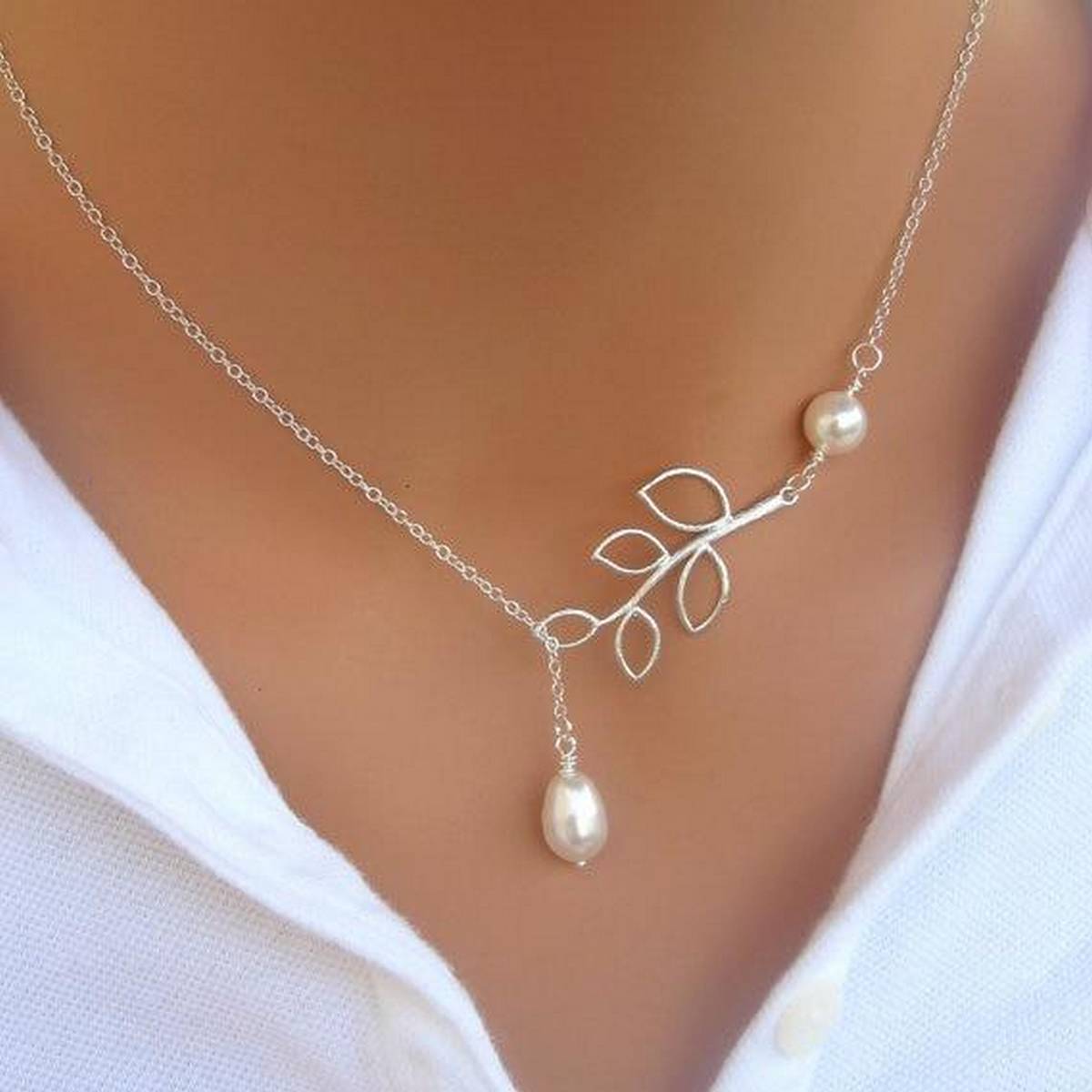 Leaves Simulated Pearl Pendant Necklace Maxi Statement Necklace – Accessories Online in Pakistan | Hanaya