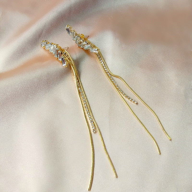 Pair Of High Quality Korean Zircon Elegant Stylish Fashion Earring For Girl – Close Up – Accessories | Hanaya Pakistan