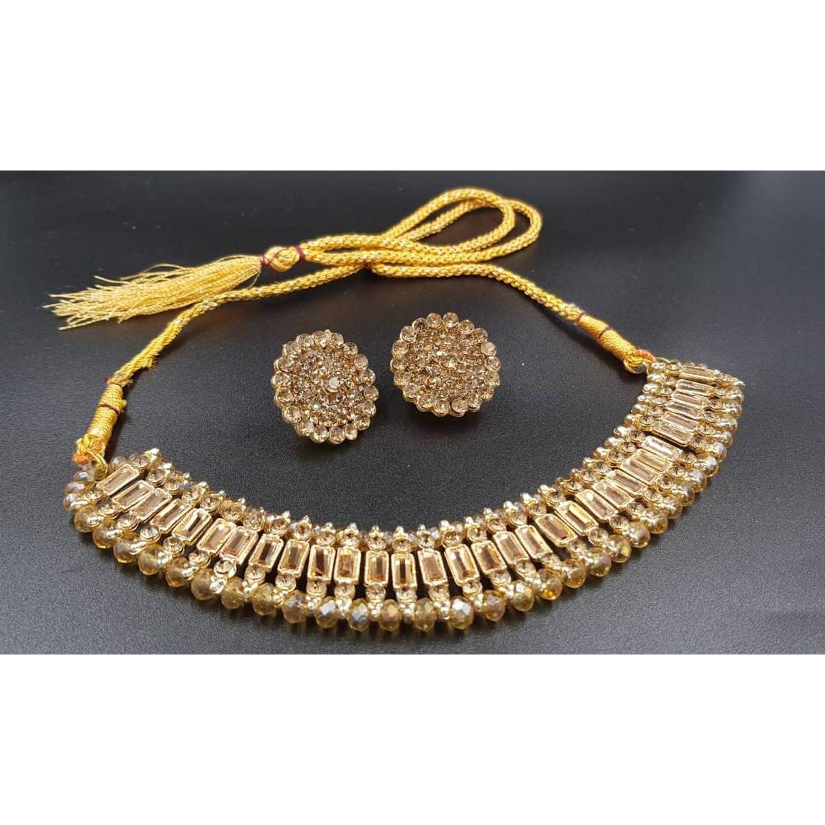 Royal Classy Party Light Weight Jewelry Set For Women – Accessories Online in Pakistan | Hanaya