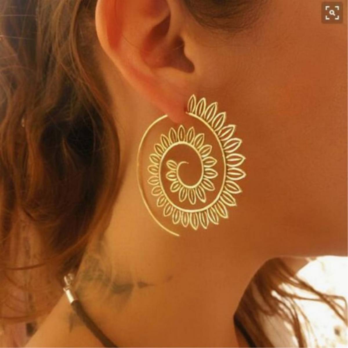 Classy Elegant Unique Fashionable Swirl Shaped Hanging Irregular Drop Earring – Earrings Online in Pakistan | Hanaya