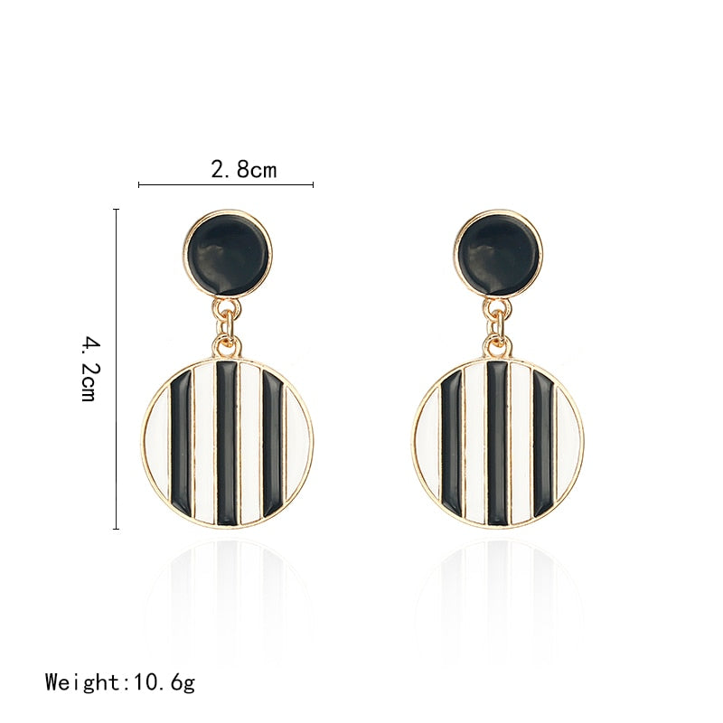 Unique Classy Round Trendy Fashionable Earrings – Image 3 of 3