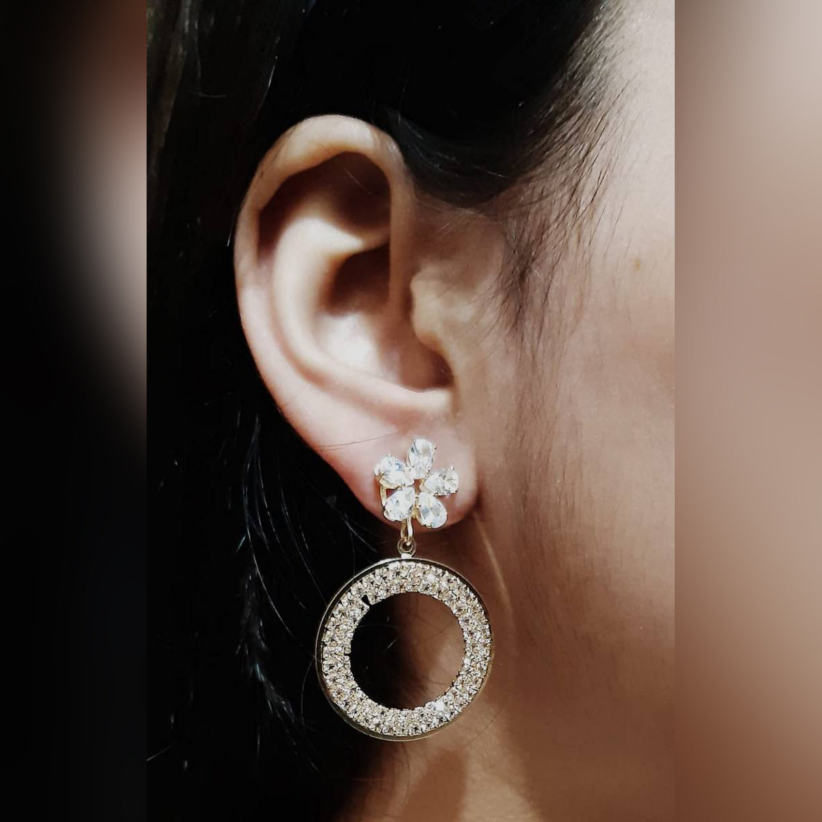 High Quality Crystal Flower Shaped Classy Royal Party Wedding Trendy Earring – Earrings Online in Pakistan | Hanaya
