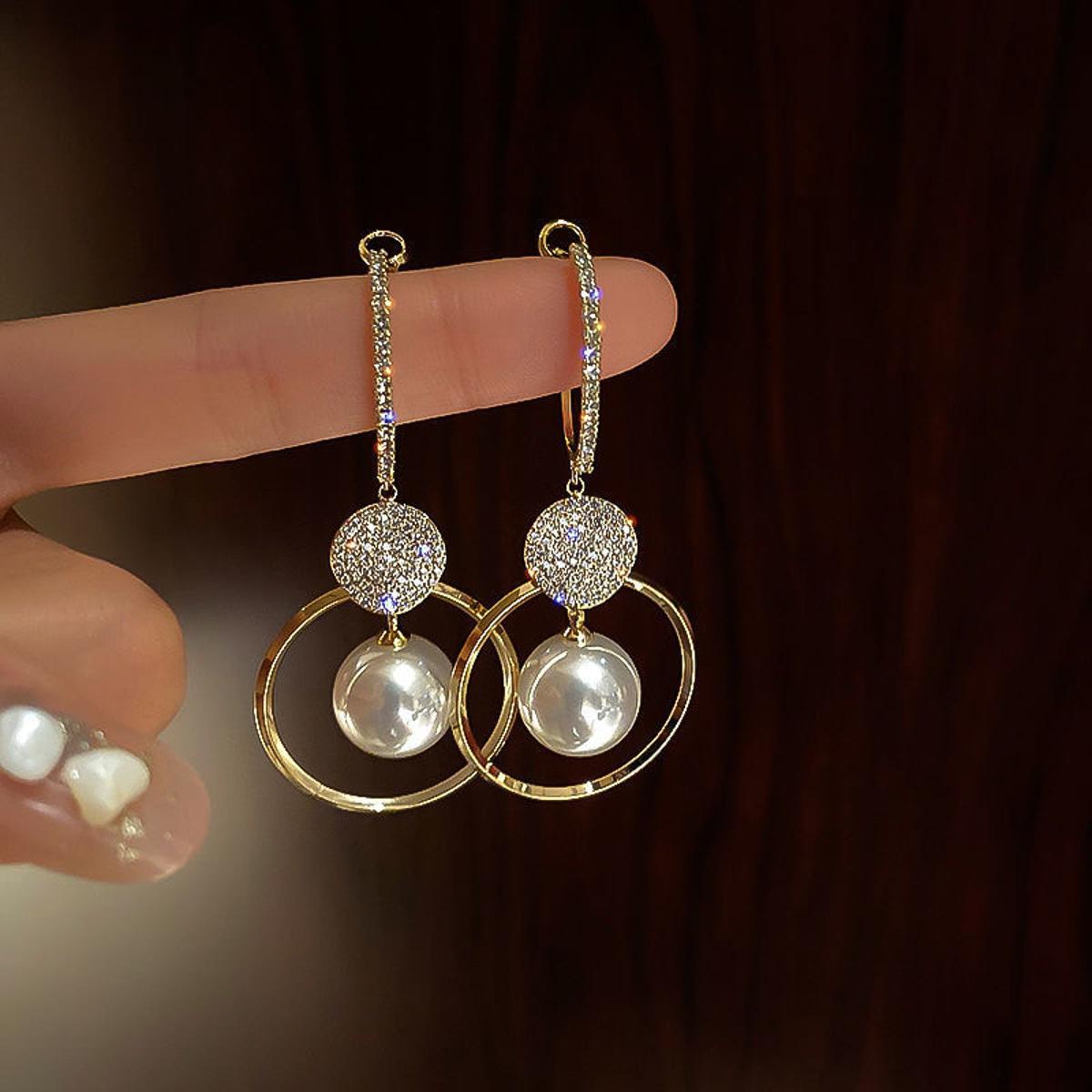 High Quality Delicate Hoop Trendy Earring For Girls – Earrings Online in Pakistan | Hanaya