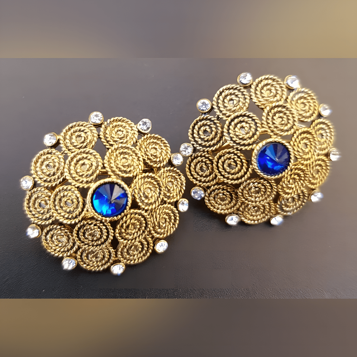 Trendy 1 Inch Flower Unique Shape Fashionable Classy Earring – View 4 – Earrings | Hanaya Pakistan