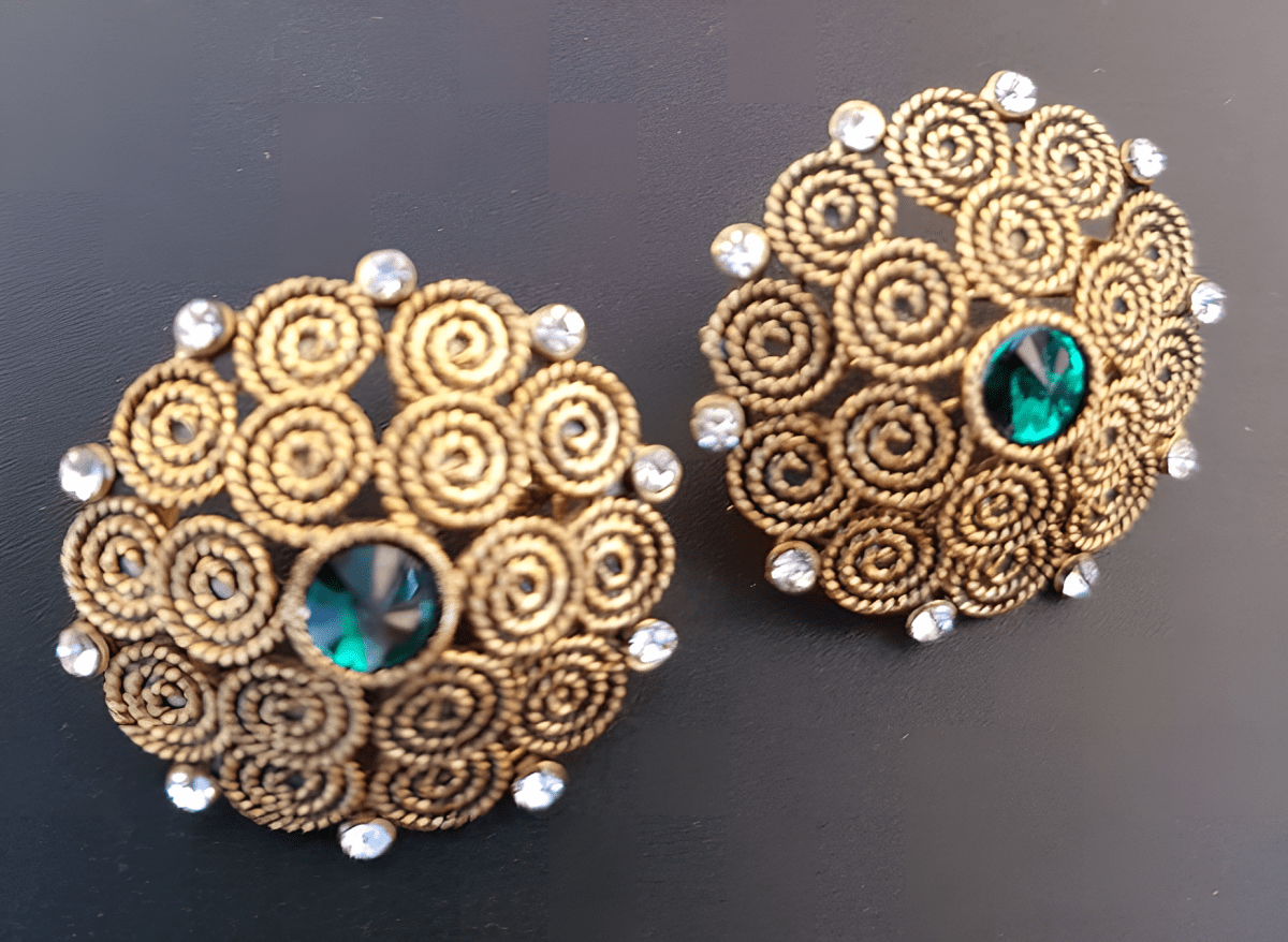 Trendy 1 Inch Flower Unique Shape Fashionable Classy Earring – View 7 – Earrings | Hanaya Pakistan